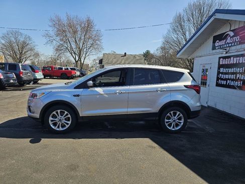 Used 2019 Ford Escape SE image 6