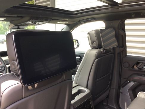 New 2026 GMC Yukon XL AT4 Ultimate AWD/4WD image 8