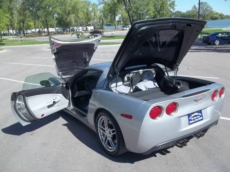 Used 2006 Chevrolet Corvette Coupe w/ Preferred Equipment Group RWD image 18