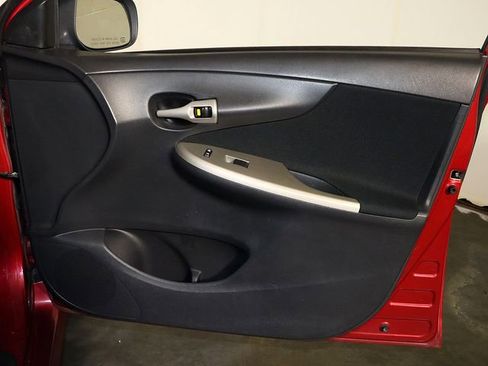 Used 2012 Toyota Corolla S image 28