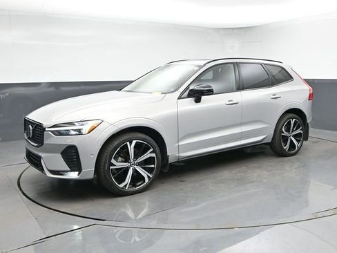 Used 2023 Volvo XC60 B5 Ultimate w/ Climate Package FWD image 4