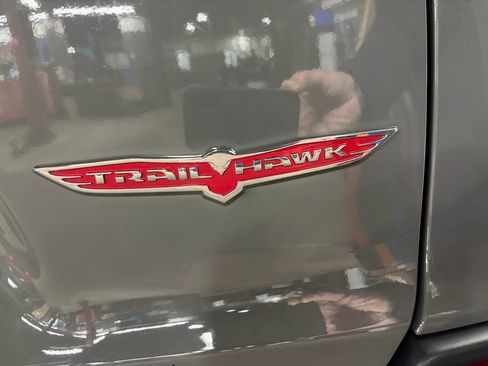 Used 2022 Jeep Cherokee Trailhawk w/ Trailer Tow Group AWD/4WD image 27