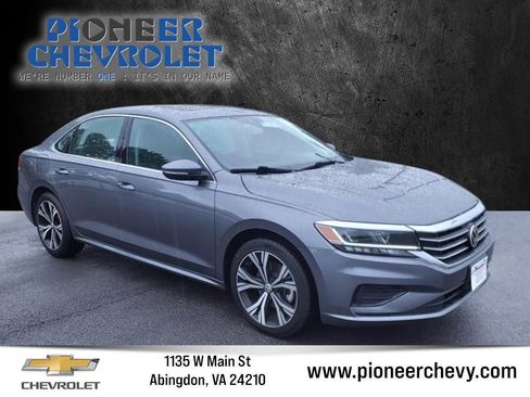 Used 2021 Volkswagen Passat 2.0T SE image 7