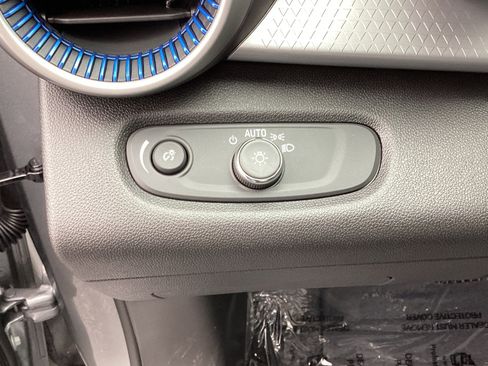 Used 2026 Chevrolet Trax LS FWD image 27