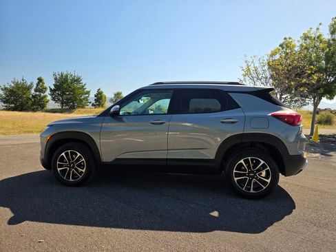 Used 2024 Chevrolet TrailBlazer LT w/ Driver Confidence Package FWD image 12