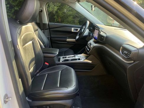 Used 2023 Ford Explorer XLT w/ Equipment Group 202A RWD image 36