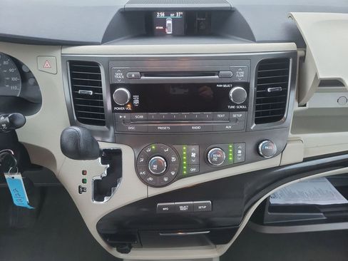 Used 2011 Toyota Sienna LE image 23