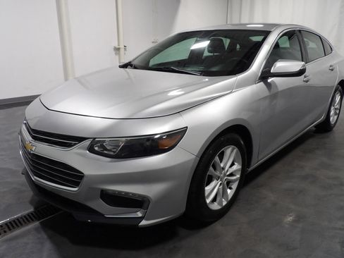 Used 2018 Chevrolet Malibu LT FWD image 3