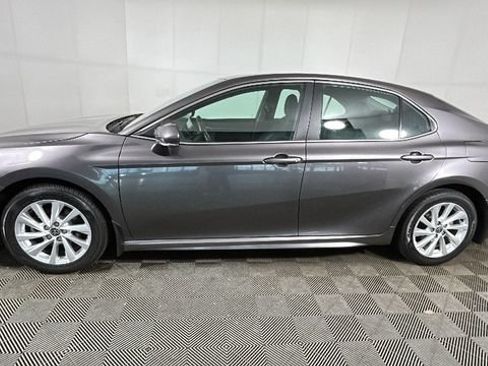 Used 2024 Toyota Camry SE FWD image 6