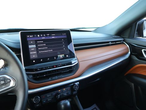 Used 2024 Jeep Compass Limited image 34