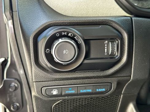 Used 2024 Jeep Wrangler Unlimited w/ Convenience Group AWD/4WD image 24