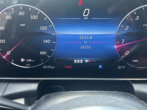 Used 2024 Mercedes-Benz GLC 300 4MATIC image 13