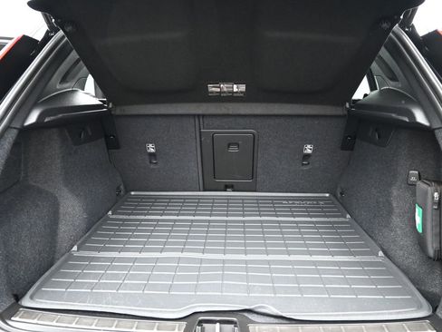 Used 2024 Volvo XC40 B5 Ultimate w/ Protection Package Premier image 12