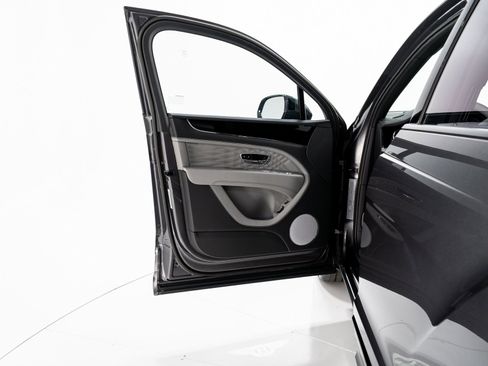 New 2025 Bentley Bentayga Extended Wheelbase image 10