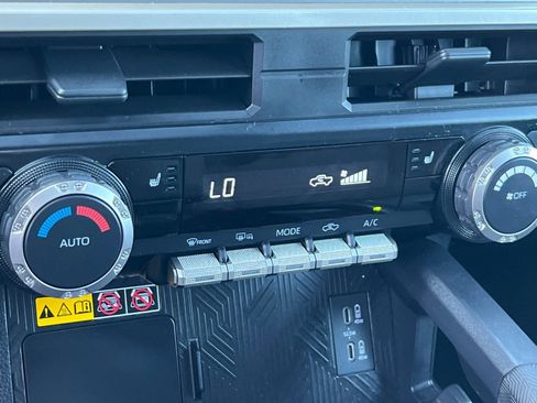 Used 2024 Toyota Tacoma TRD Off-Road image 16