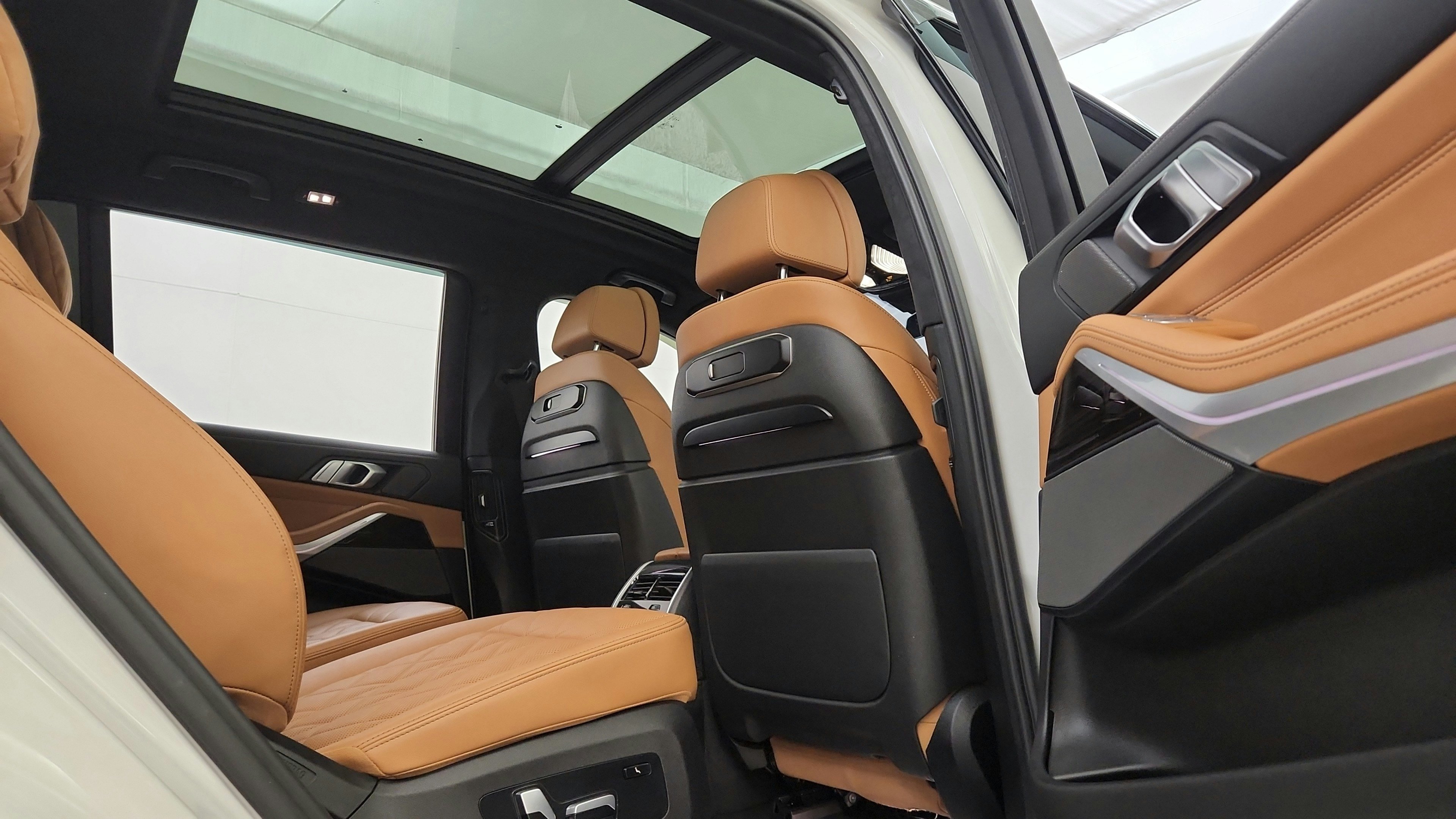 Used 2023 BMW X7 xDrive40i w/ M Sport Package AWD/4WD image 33