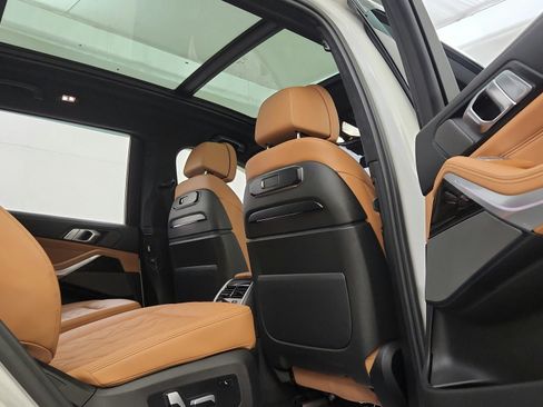 Used 2023 BMW X7 xDrive40i w/ M Sport Package AWD/4WD image 33
