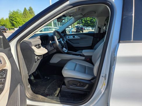 Used 2025 Ford Explorer Active w/ Active Comfort Package AWD/4WD image 20