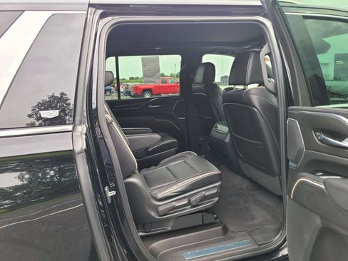 Used 2023 Cadillac Escalade ESV Premium Luxury AWD/4WD image 15