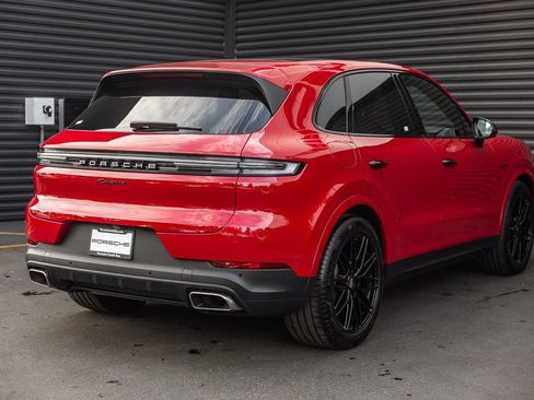 Certified 2025 Porsche Cayenne E-Hybrid AWD/4WD image 9
