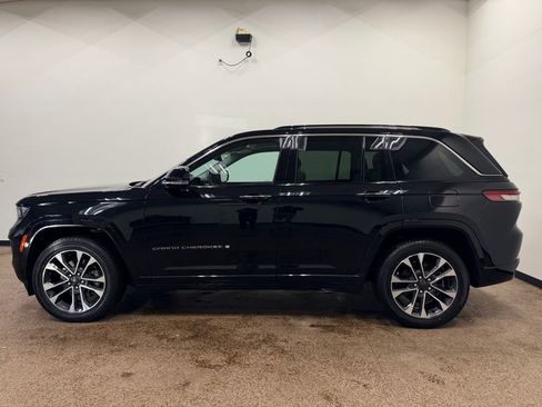 Used 2022 Jeep Grand Cherokee Overland AWD/4WD image 2
