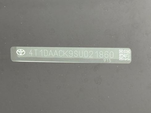 Used 2025 Toyota Camry LE image 21