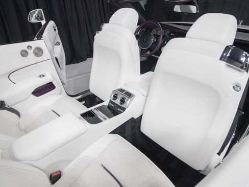 Used 2017 Rolls-Royce Dawn image 57