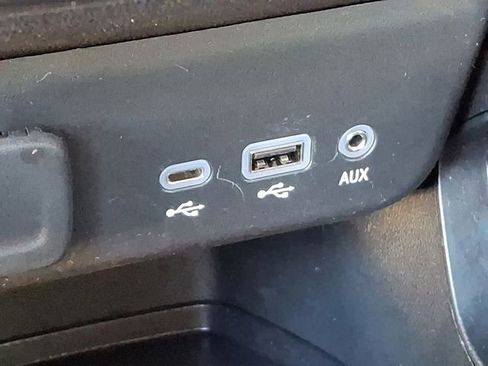 Used 2023 Chevrolet TrailBlazer RS w/ Convenience Package image 34