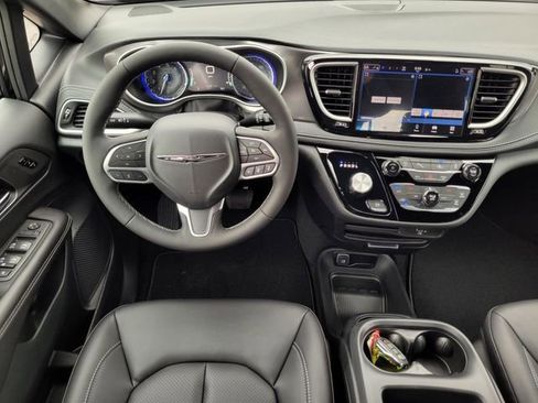 New 2026 Chrysler Pacifica Select image 10