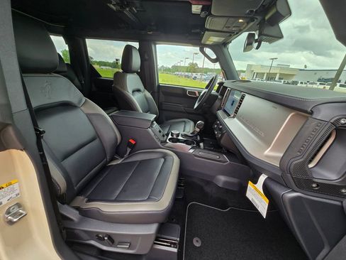 New 2026 Ford Bronco Outer Banks AWD/4WD image 15