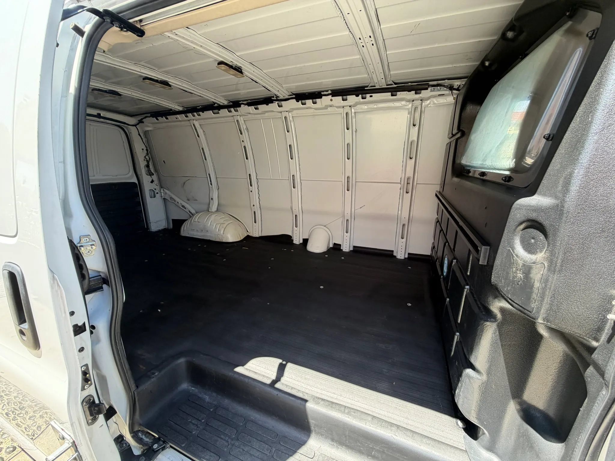 Used 2023 GMC Savana 2500 Extended w/ Driver Convenience Package RWD image 15