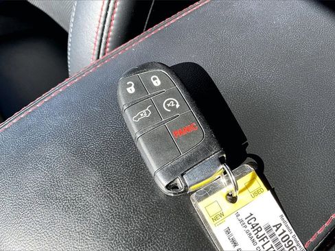 Used 2018 Jeep Grand Cherokee Trailhawk w/ Trailhawk Luxury Group image 12