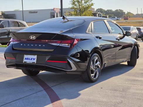 Used 2025 Hyundai Elantra Sport FWD image 5