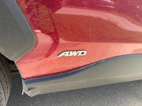 Used 2024 Toyota RAV4 LE AWD/4WD image 4