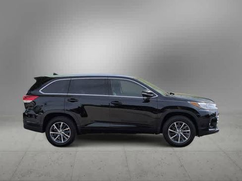 Used 2018 Toyota Highlander XLE FWD image 9