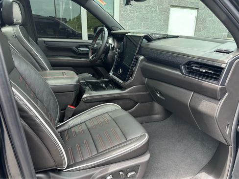 Used 2026 GMC Yukon AT4 Ultimate AWD/4WD image 17