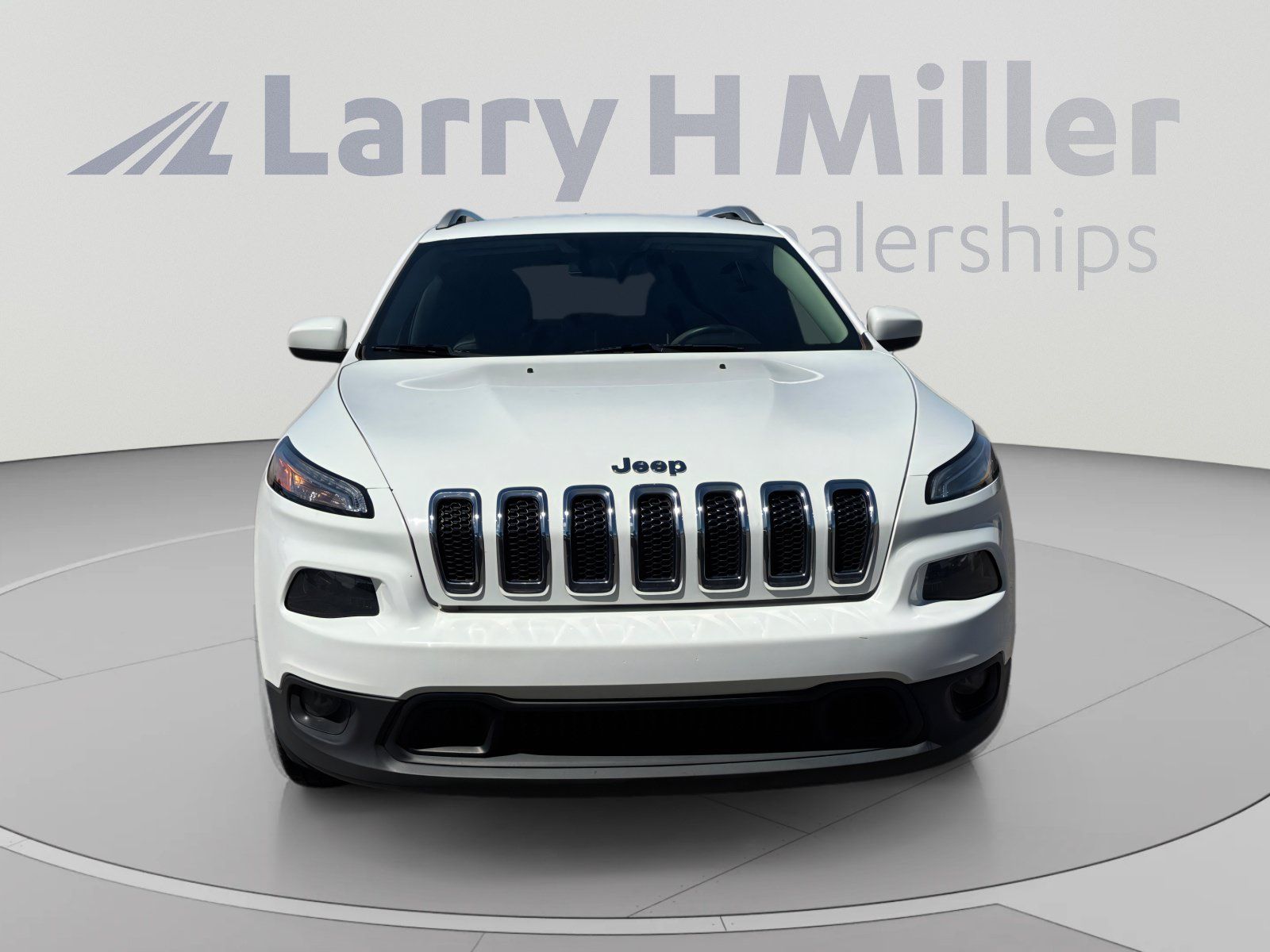 Used 2018 Jeep Cherokee Latitude Plus w/ Comfort/Convenience Group FWD image 8