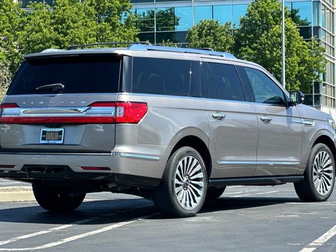 Used 2019 Lincoln Navigator L Reserve image 4