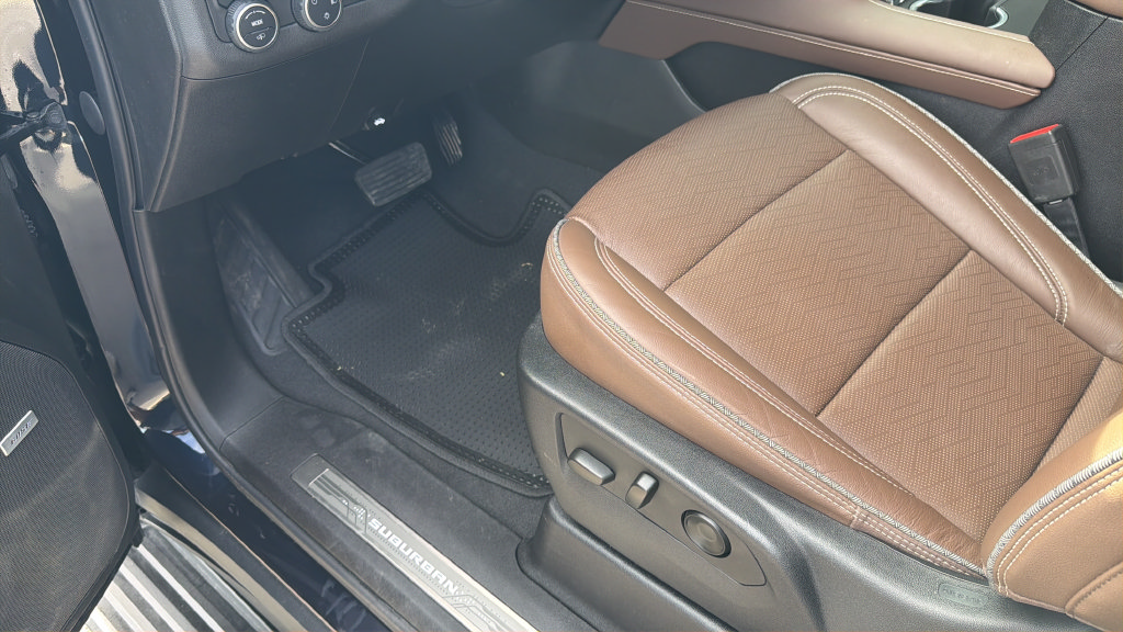 Used 2023 Chevrolet Suburban High Country w/ LPO, Illumination Package AWD/4WD image 12