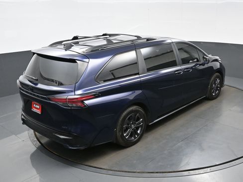Used 2025 Toyota Sienna XSE w/ XSE Plus Package AWD/4WD image 42