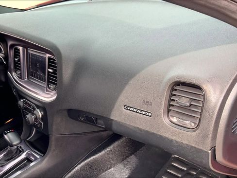 Used 2018 Dodge Charger SXT w/ Blacktop Package image 18