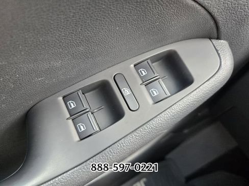 Used 2017 Volkswagen Jetta SE FWD image 32