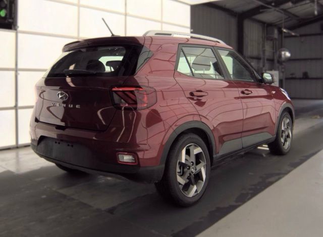 Used 2026 Hyundai Venue SEL FWD image 4