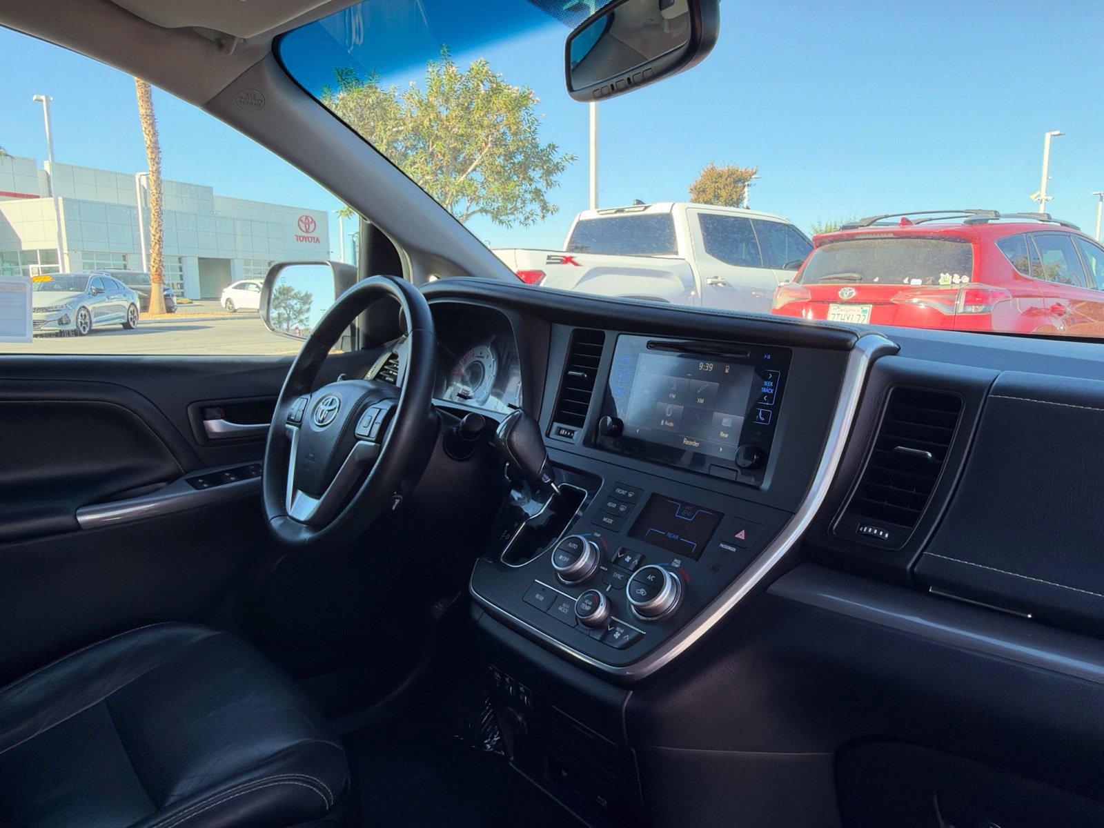 Used 2017 Toyota Sienna SE Premium FWD image 23
