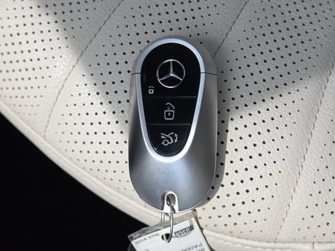 Used 2023 Mercedes-Benz EQS 580 4MATIC SUV image 38