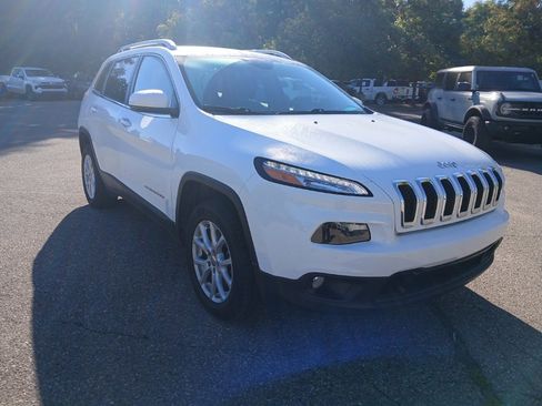 Used 2017 Jeep Cherokee Latitude w/ Safety/Convenience Group image 3