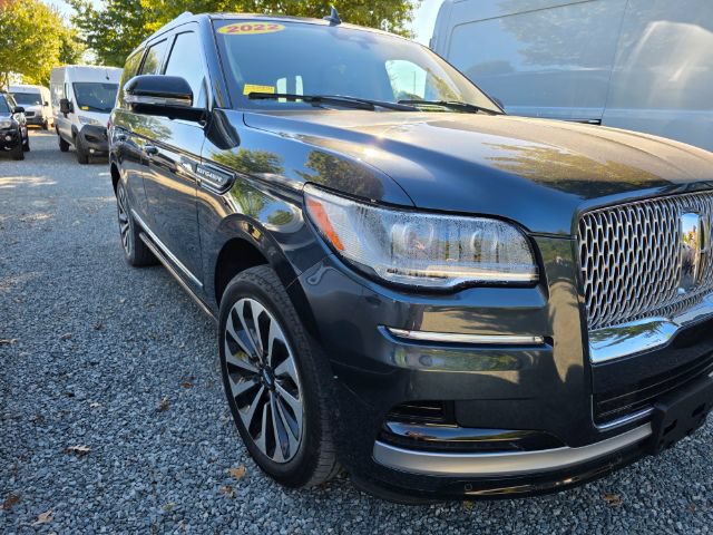 Used 2022 Lincoln Navigator Reserve AWD/4WD image 2