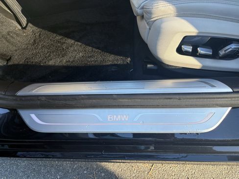 Used 2018 BMW 750i image 21