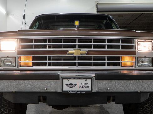 Used 1988 Chevrolet Blazer 4WD image 2