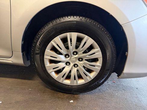 Used 2012 Toyota Camry LE FWD image 29